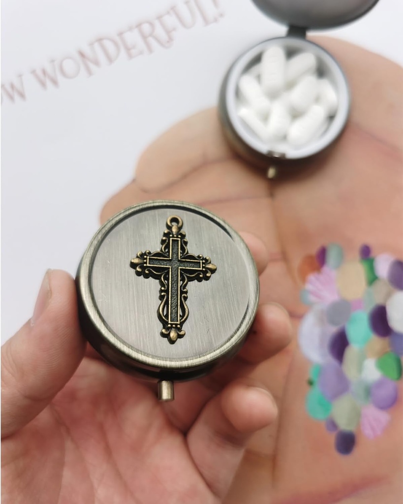 portable-travel-pill-box-organizer---gif-2.jpg